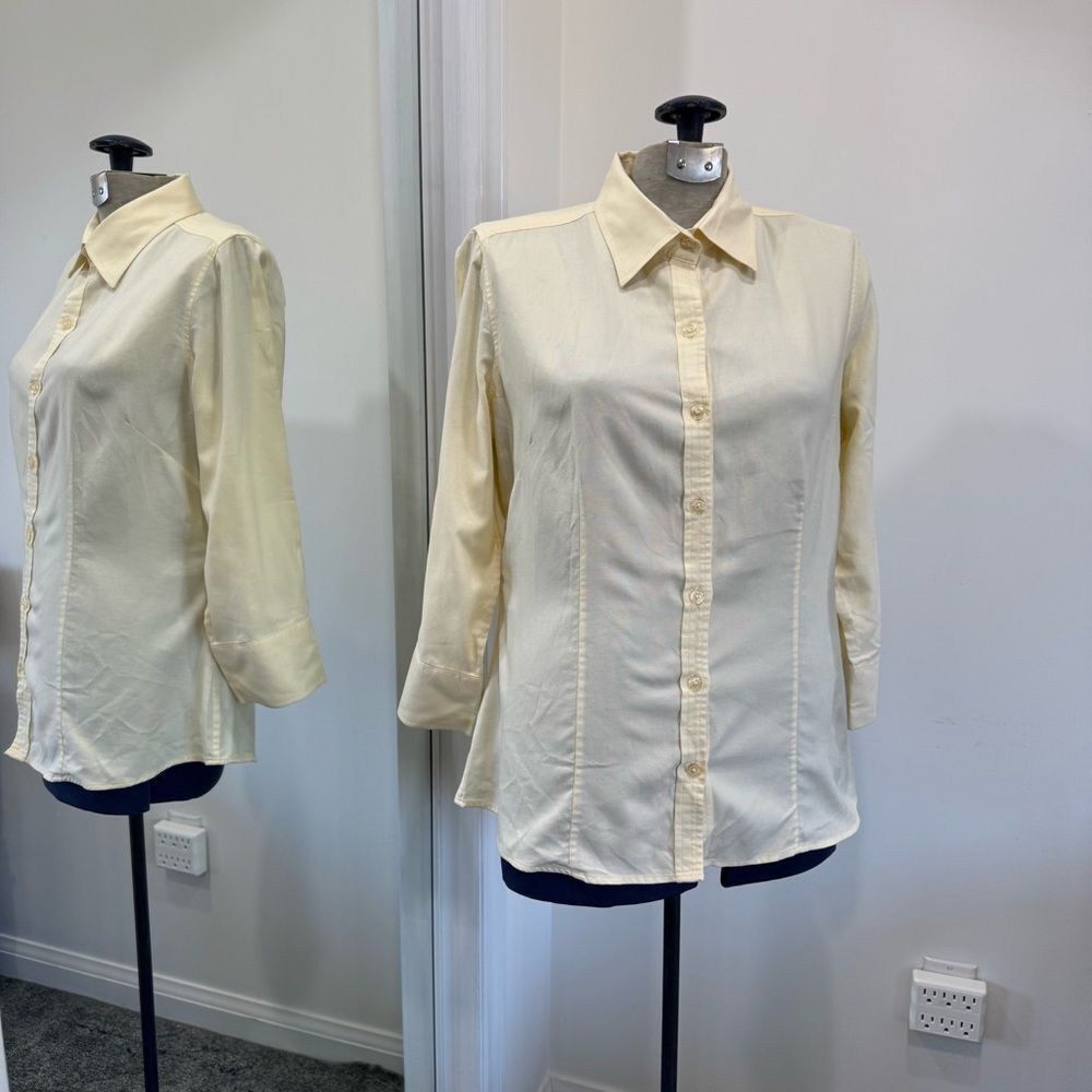 Banana Republic Stretch Classic pale yellow Button-Up Blouse - M